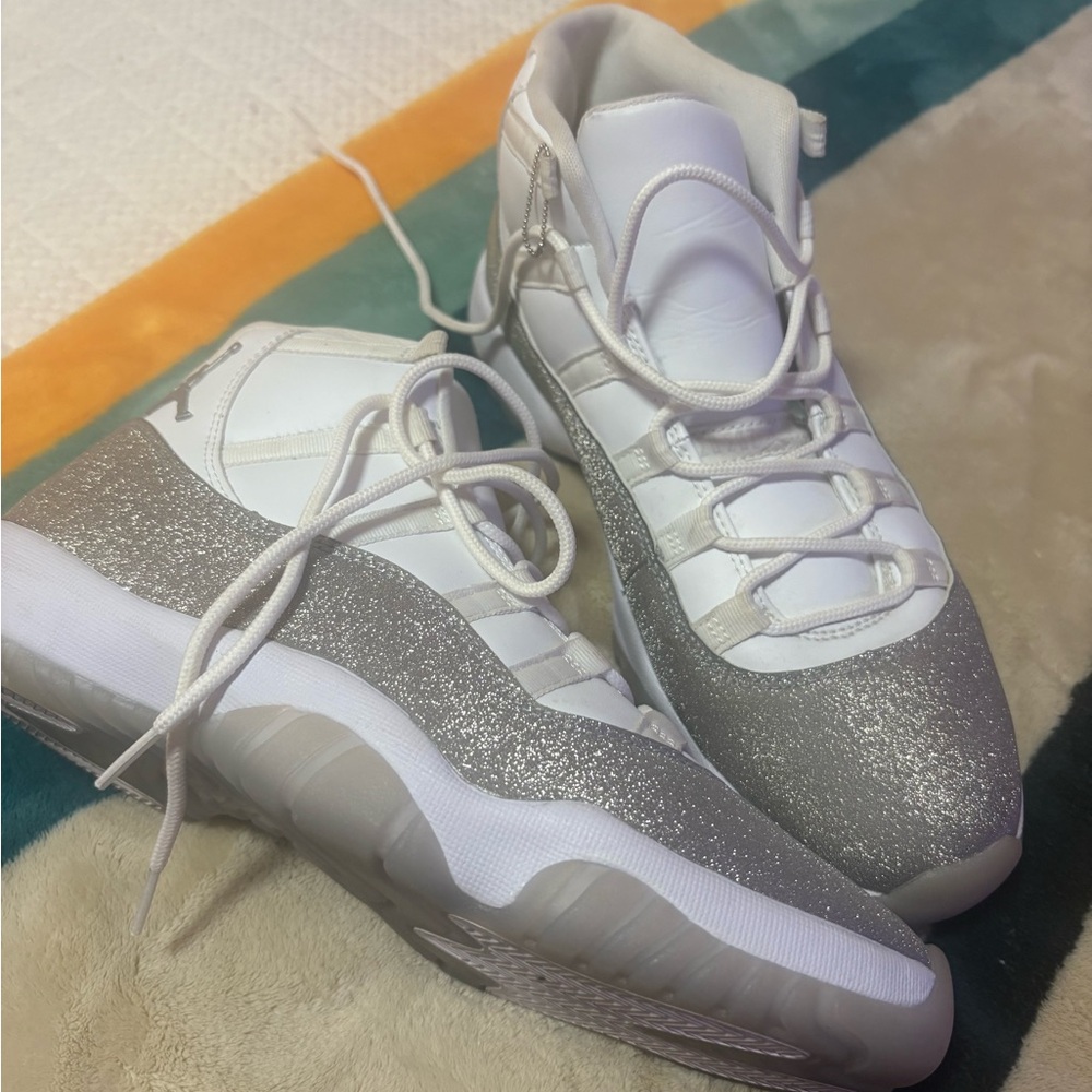 Jordan 11 White Metallic Silver